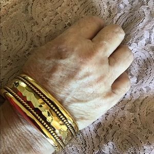 Costume jewelry bracelet